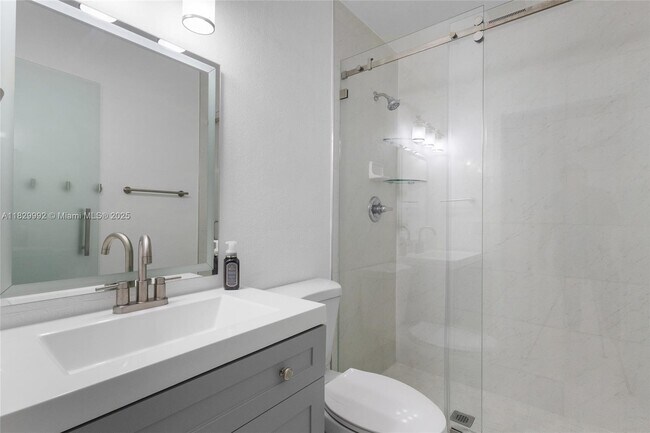 Building Photo - 2515 W 65th St
