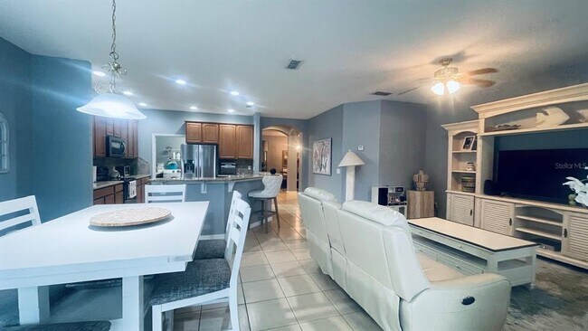 Building Photo - 8808 Abbey Leaf Ln