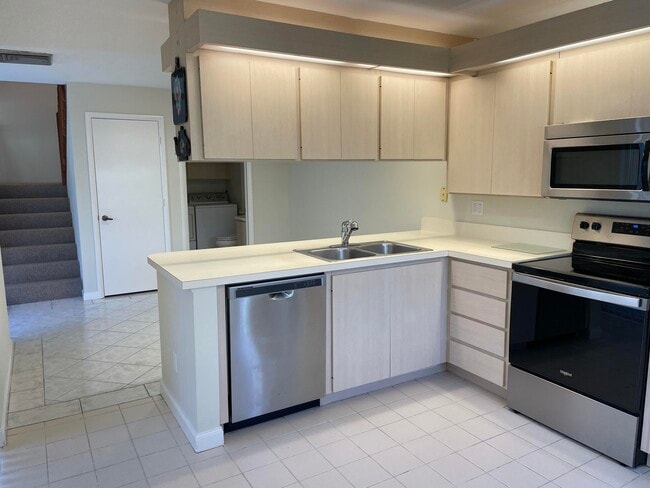 Building Photo - 43 Essex Ct