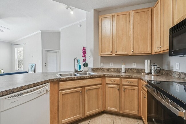 Building Photo - Elegant 1-Bedroom Condo with Lakeside Views in Resort-Style Community