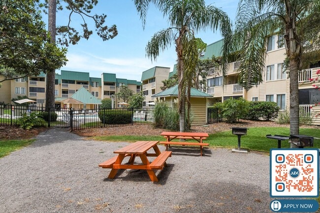 Building Photo - Fully Furnished 2BR Condo in Hilton Head’s North End – $150 Off First Month’s Rent!