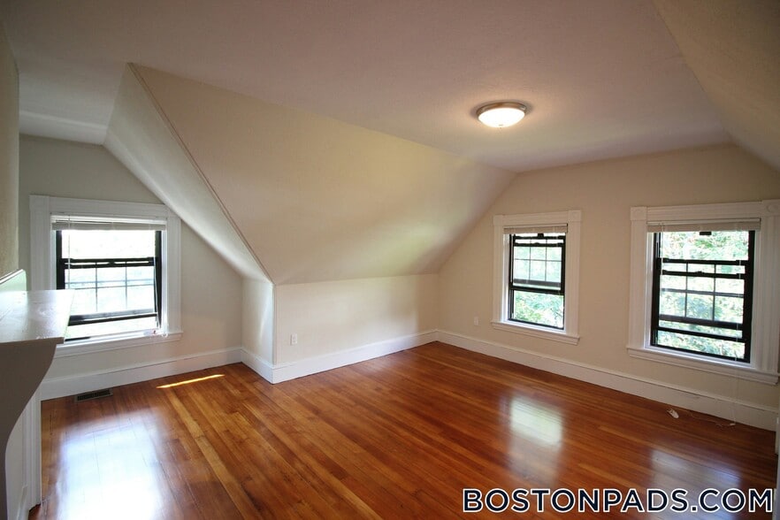Building Photo - 65 Beech Glen St
