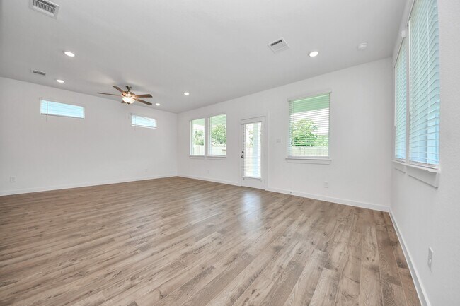 Building Photo - 2138 Olivos St