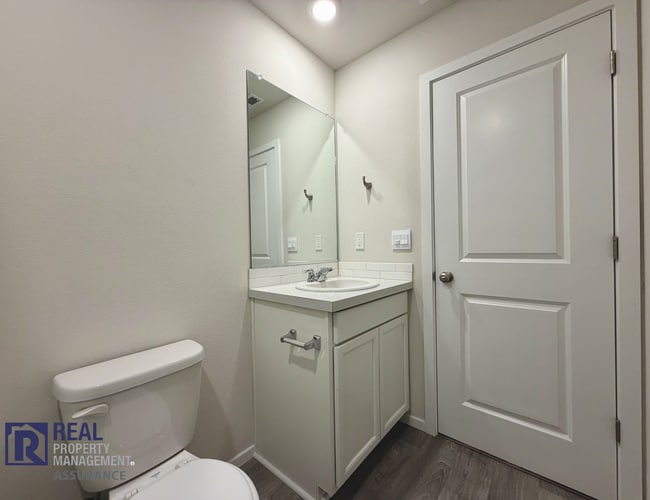 Building Photo - Modern 3BR/2.5BA Townhome in Cornelius – Bonus Loft, 2-Car Garage & Move-In Ready!