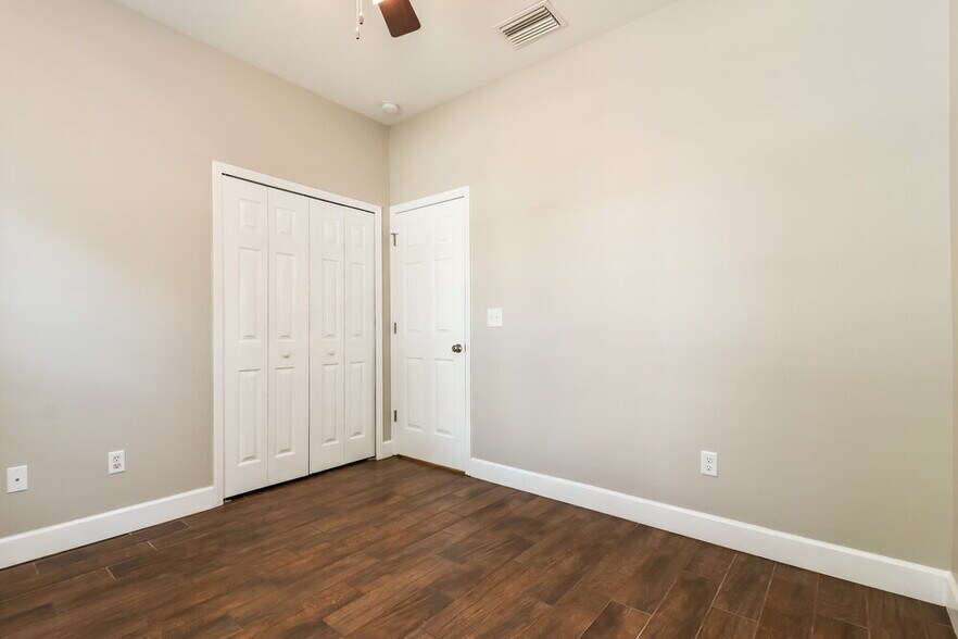 Building Photo - 742 Star Pointe Dr