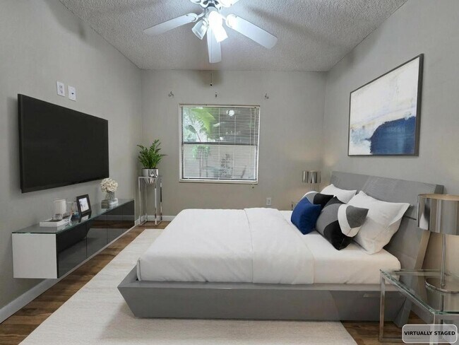 Building Photo - 2900 NW 42nd Ave