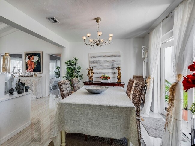 Building Photo - 6910 Rue Notre Dame