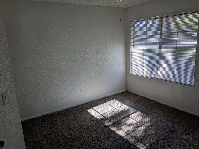 Building Photo - 3 Bedroom 2 Bathroom near ASU! I