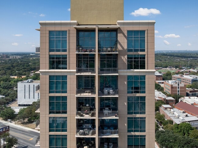 Building Photo - 4242 Broadway
