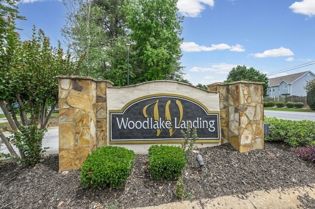 Building Photo - 8066 Woodlake Dr