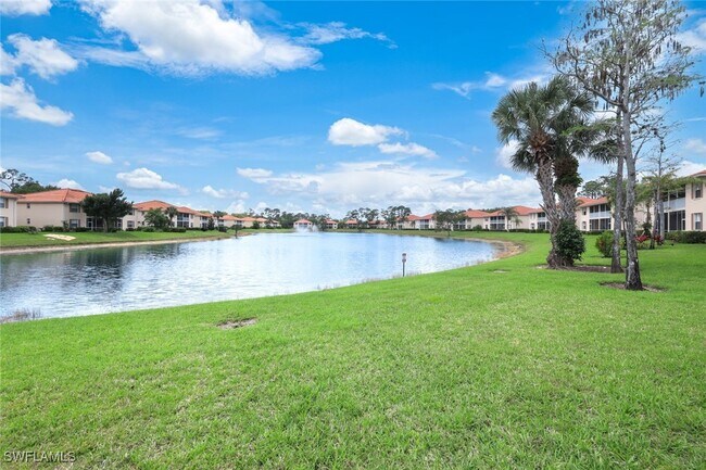 Building Photo - 360 Robin Hood Cir