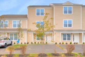 Building Photo - Oak Tree Townhome|3 Bed , 3.5 Bath|  June ...