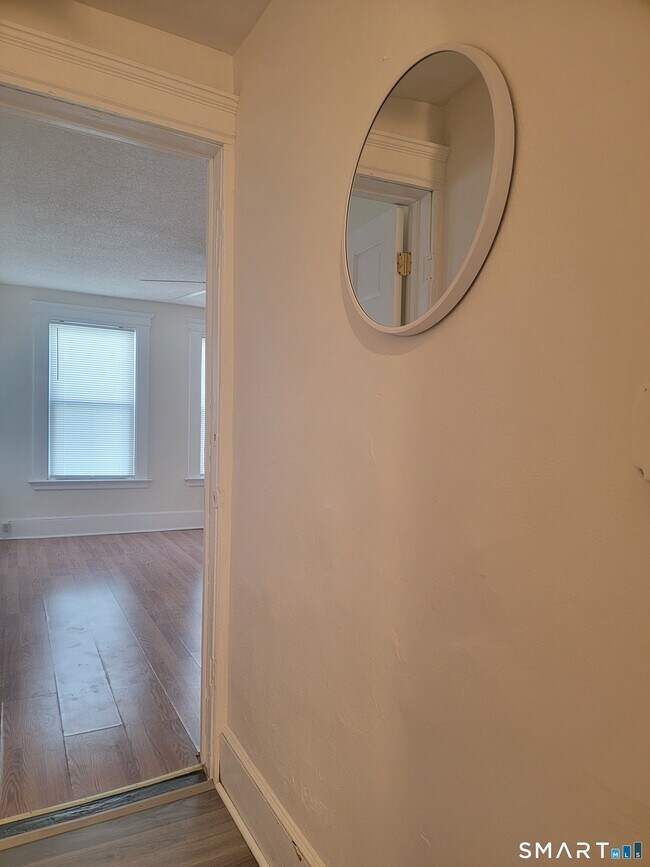 Building Photo - 322 Bassett St