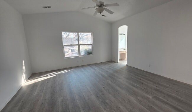 Building Photo - One Story 3 Bedroom