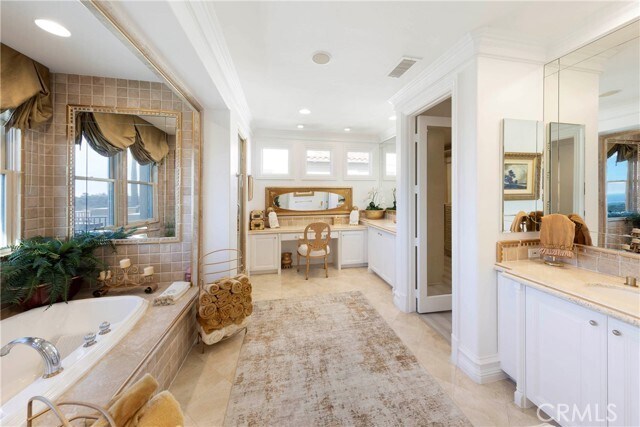 Building Photo - 7 Vista Luci