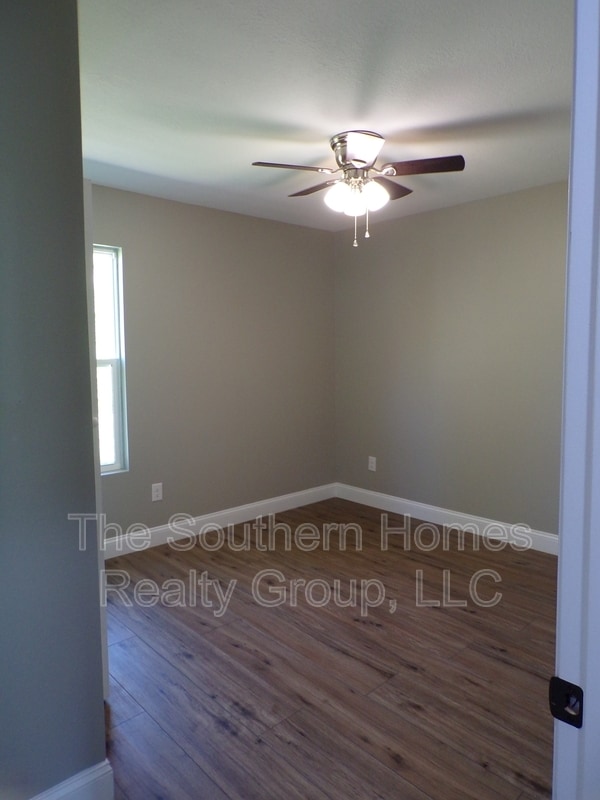 Building Photo - 533 Anton St