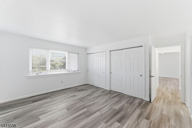 Building Photo - 23 Renaissance Dr