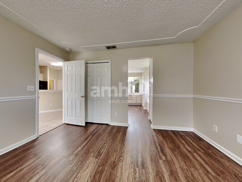 Building Photo - 3370 Westfield Dr
