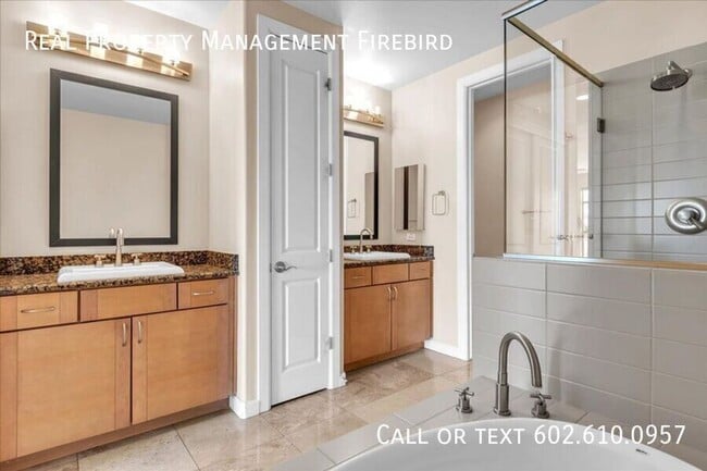 Building Photo - 7297 N Scottsdale Rd