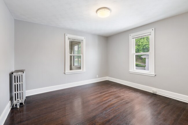 Building Photo - 106 Silver St