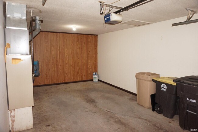 Building Photo - 617 Villa Park Ct