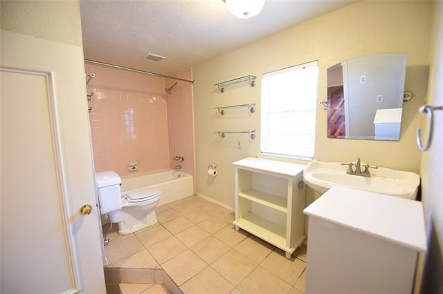 Building Photo - 9015 San Leandro Dr