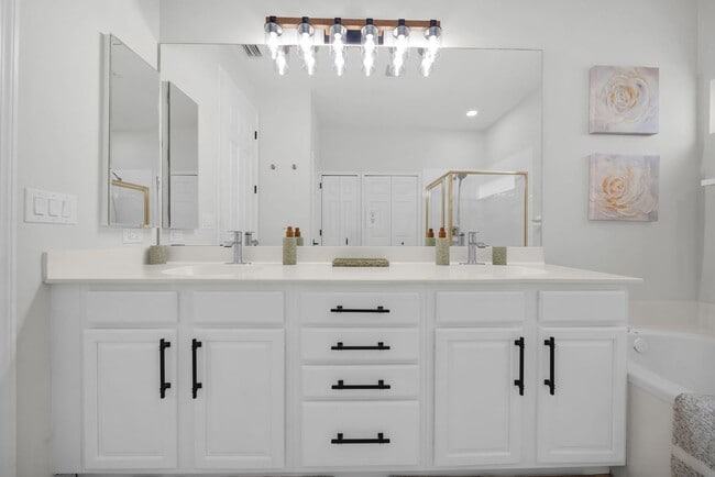 Building Photo - Fully Furnished 3 beds 3 bath Annual Rental with Private Heated Pool in Ventura Pelican Marsh