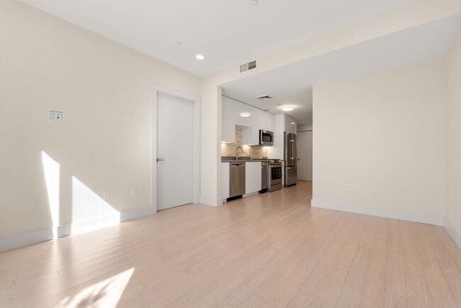 Building Photo - 121 Portland St