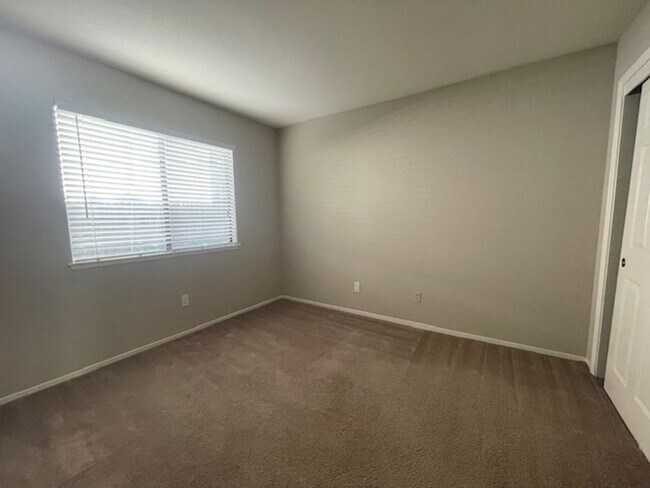 Building Photo - Gorgeous single story Gold River home in C...