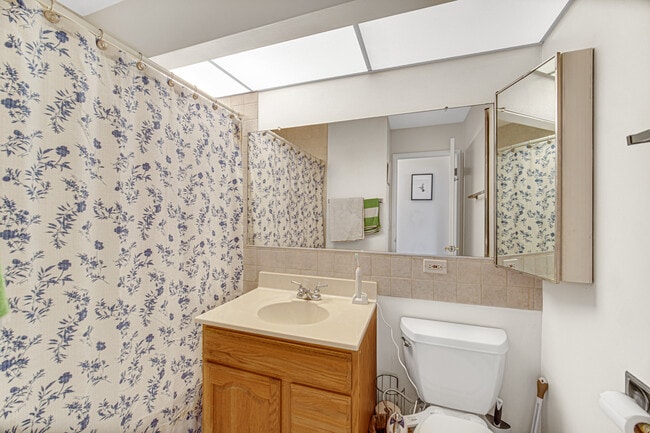 Building Photo - 101 N Lincoln Ln