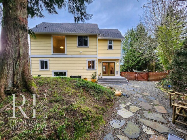 Building Photo - Light-Filled View Home with Vaulted Ceilings & Warm Wood Finishes