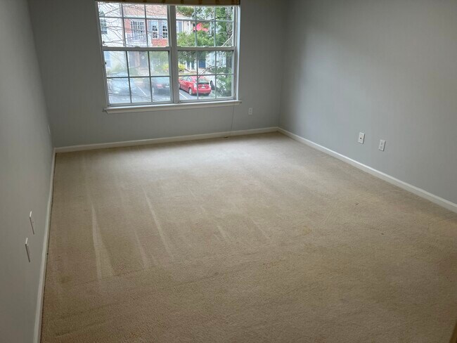Master bedroom - 1942 Willings Ln