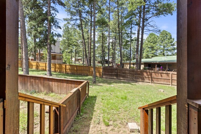 Building Photo - 103 E Miller Ct