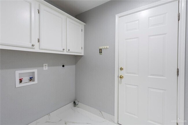 Building Photo - 22 Pecos St