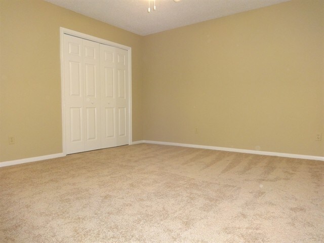 Building Photo - 407 Lazy Ln