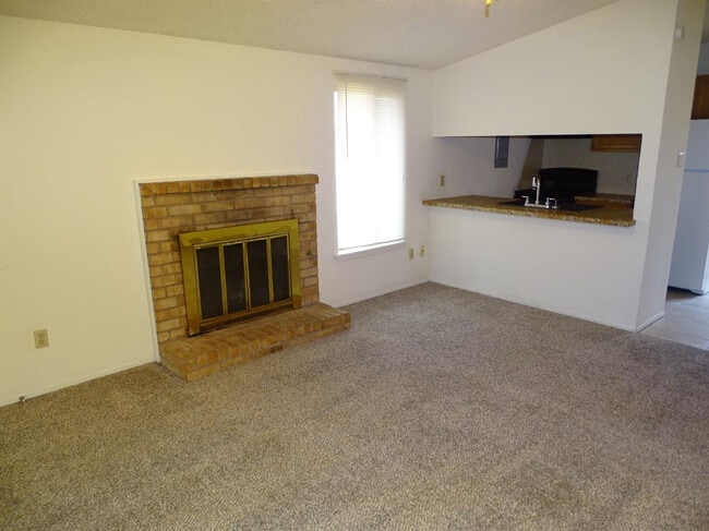Building Photo - 206 N Troy Ave