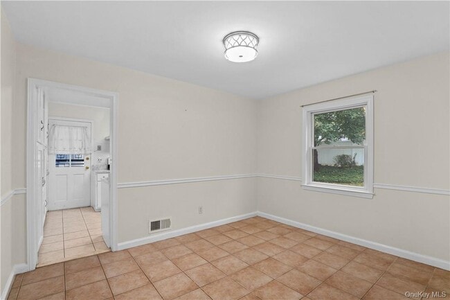 Building Photo - 216 S Poe St
