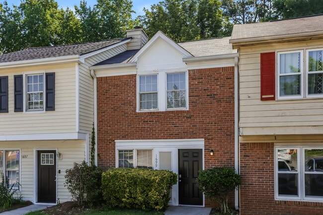 Building Photo - 1699 Winchester Way SE