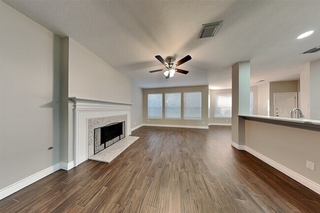 Building Photo - 6310 New Oak Ct