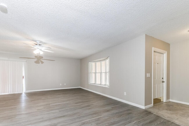 Building Photo - 2449 SE Aneci St