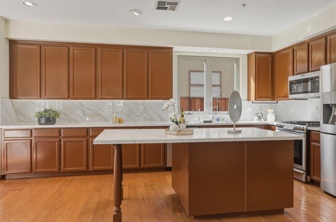 Building Photo - 1433 Jayhawk Ln