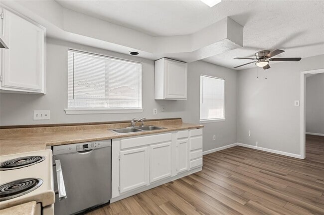 Building Photo - 10306 King Ranch Ln