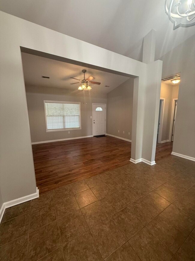 Building Photo - 858 Melanie Ln