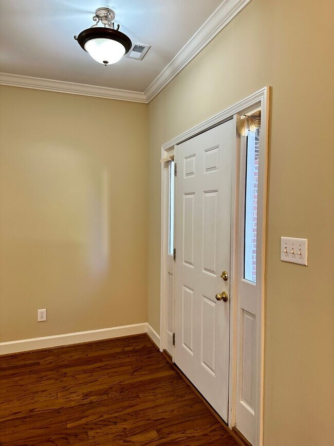 Building Photo - 1815 Charleston Cir