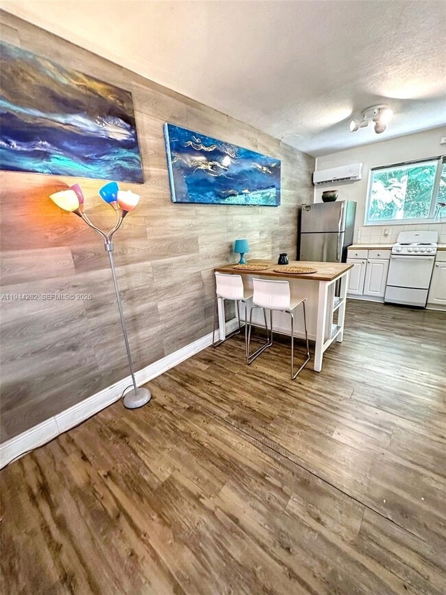 Building Photo - 3071 SW 27th Ave