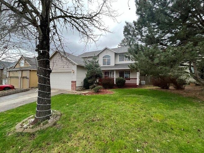 Building Photo - Beautiful 3 Bed, 2.5 Bath House in Central...