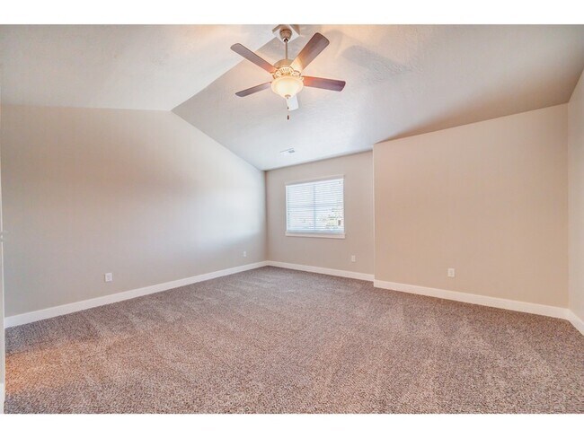 Building Photo - 1155 S 225 E