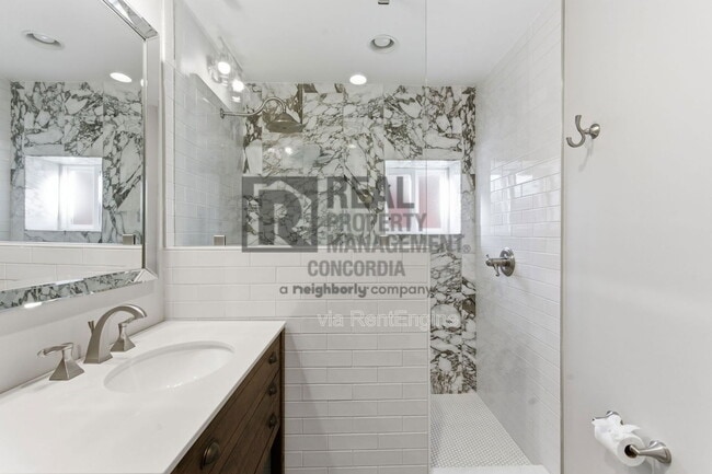 Building Photo - 1208 Woodland St