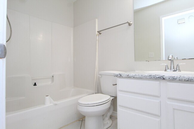 Building Photo - 3BR/2BA Brick Home in Southwest Pensacola ...