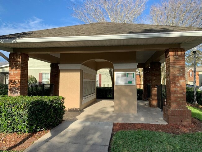 Building Photo - 6852 Woody Vine Dr